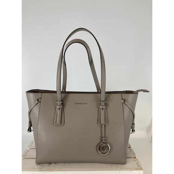 MICHAEL KORS, LARGE GRAY SAFFIANO LEATHER SHOULDER BAG - Picture 1 of 16